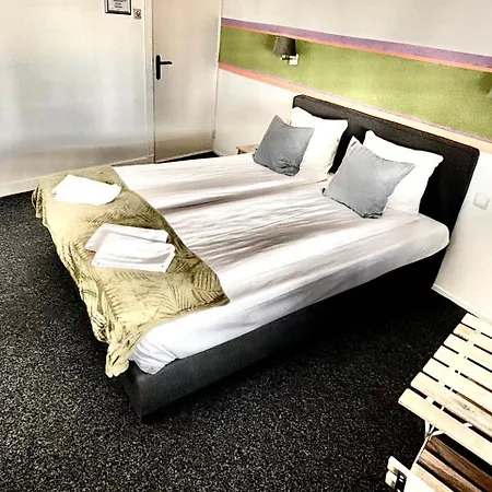 Le Bistro Hotell *
