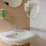 Le Bistro Hotel *