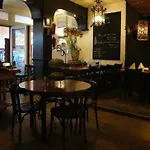 Le Bistro Hotel *