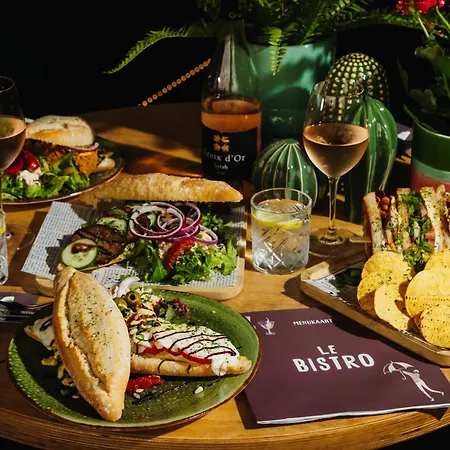 Le Bistro Hotel